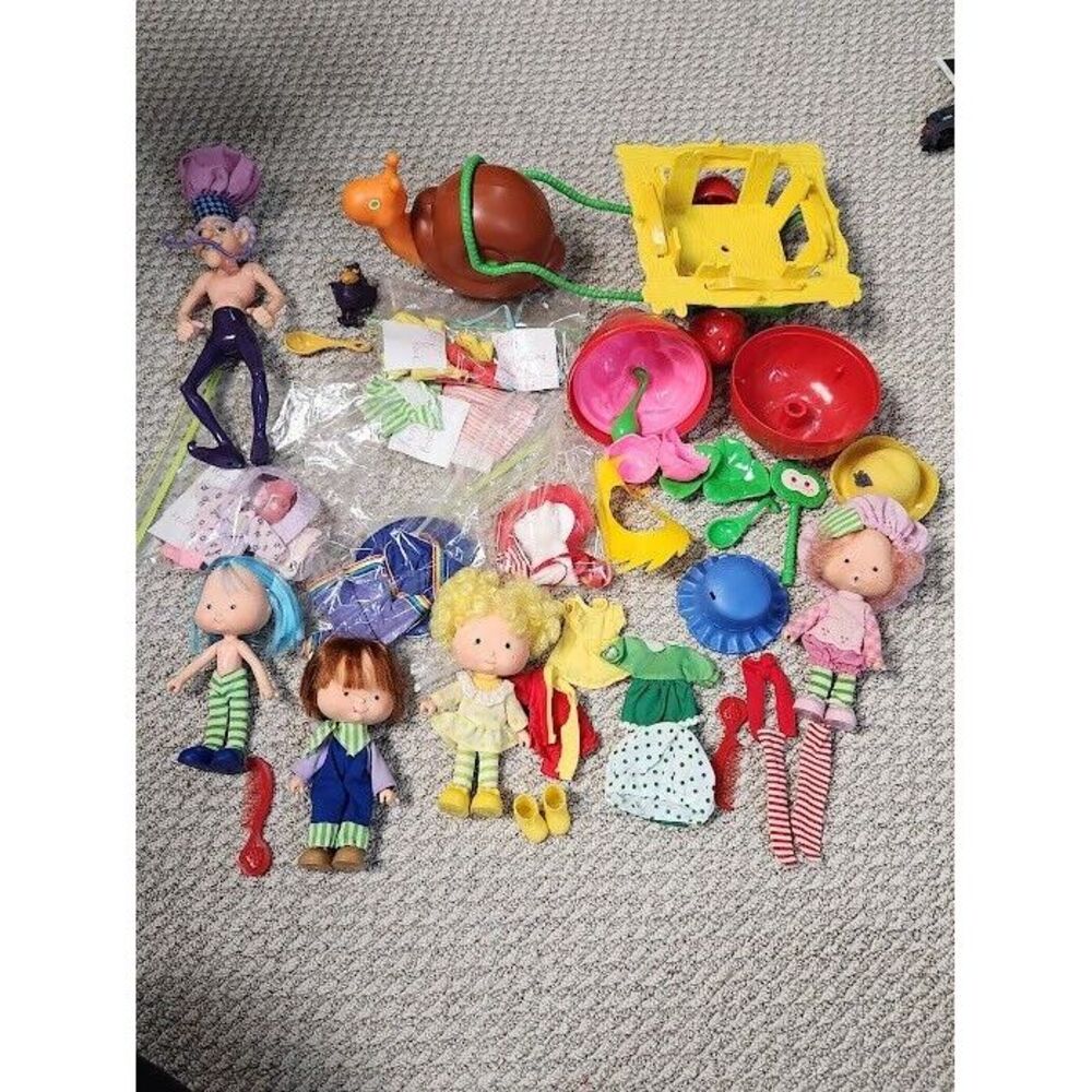 Large Lot of Strawberry Shortcake Dolls Clothing Snail Cart Vintage